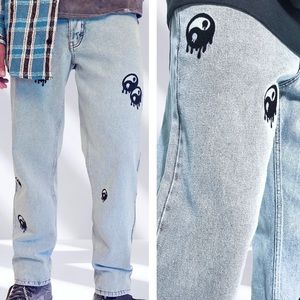 BoohooMAN Men’s Y2K Relaxed Fit Rigid Embroidered Yin & Yang Jeans | Size 32
